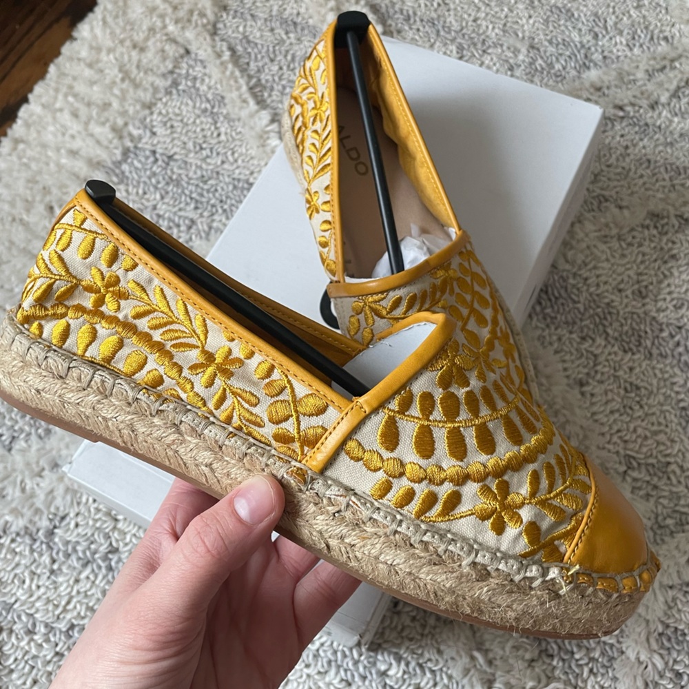NIB ALDO Espadrille Yellow Embroidered Flats - size 6.5